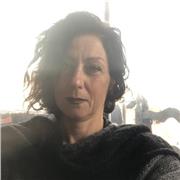 Insegnante di filosofia e scienze umane . Ottima padronanza dell’italiano